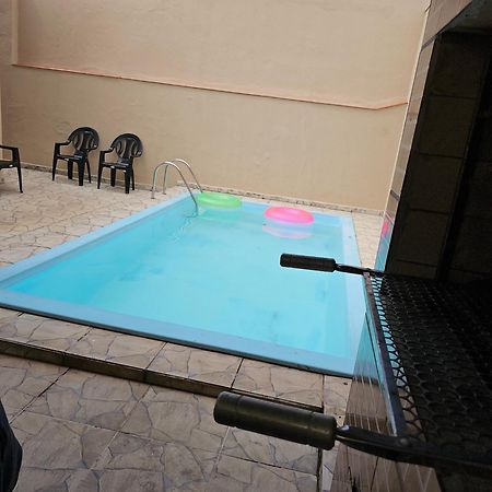Casa Maravilhosa E Ampla Pe Na Areia Com Piscina, Area Gourmet Com Churrasqueira Em Deck Coberto Frente A Piscina, 4 Quartos Confortaveis E Espacosos, Sendo 2 Suites, Cozinha Americana E Sala De Jantar, Ampla Garagem Para 6 Carros - Mercado Na Rua Da Praia Grande  Exterior foto