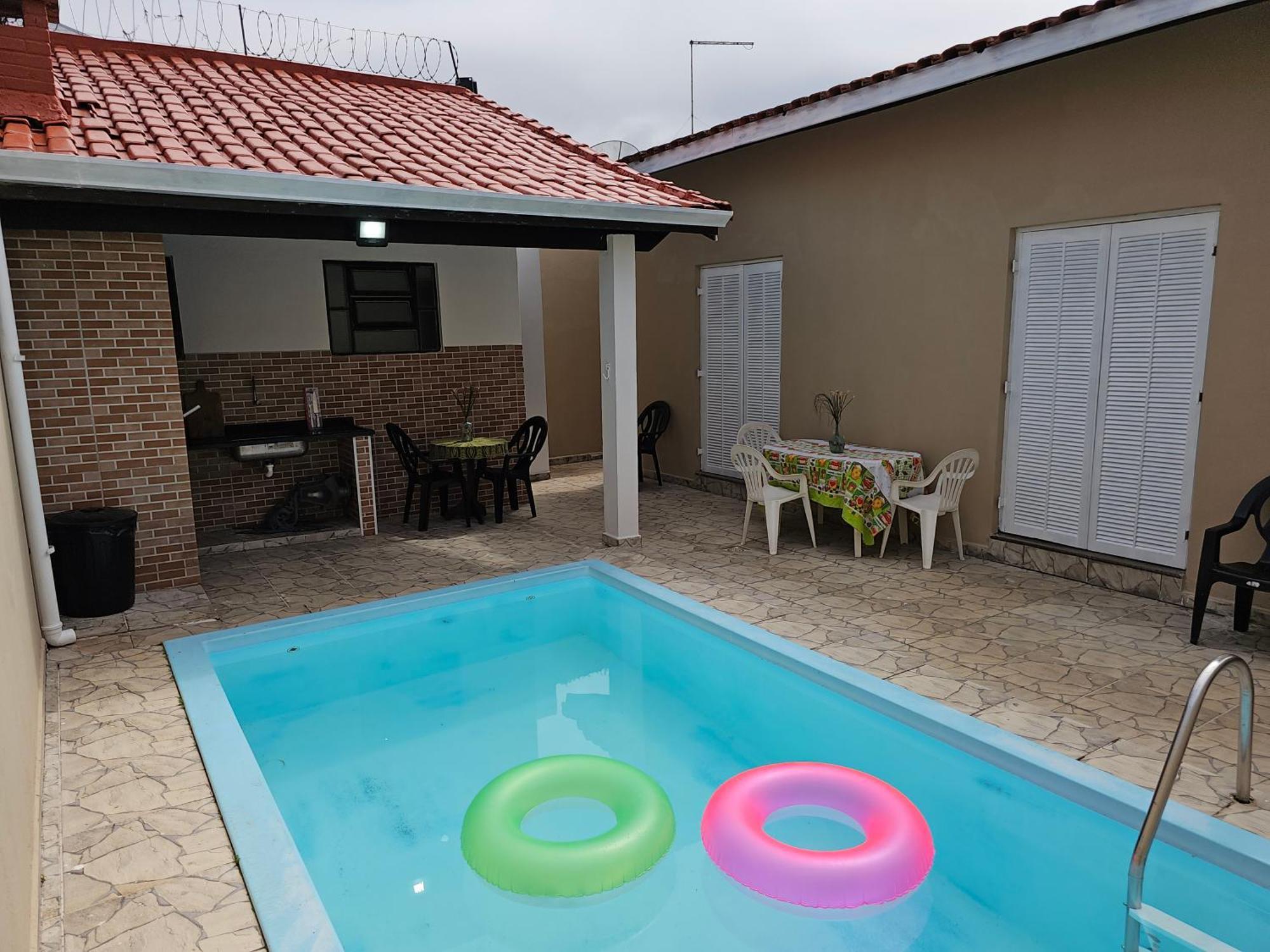 Casa Maravilhosa E Ampla Pe Na Areia Com Piscina, Area Gourmet Com Churrasqueira Em Deck Coberto Frente A Piscina, 4 Quartos Confortaveis E Espacosos, Sendo 2 Suites, Cozinha Americana E Sala De Jantar, Ampla Garagem Para 6 Carros - Mercado Na Rua Da Praia Grande  Exterior foto