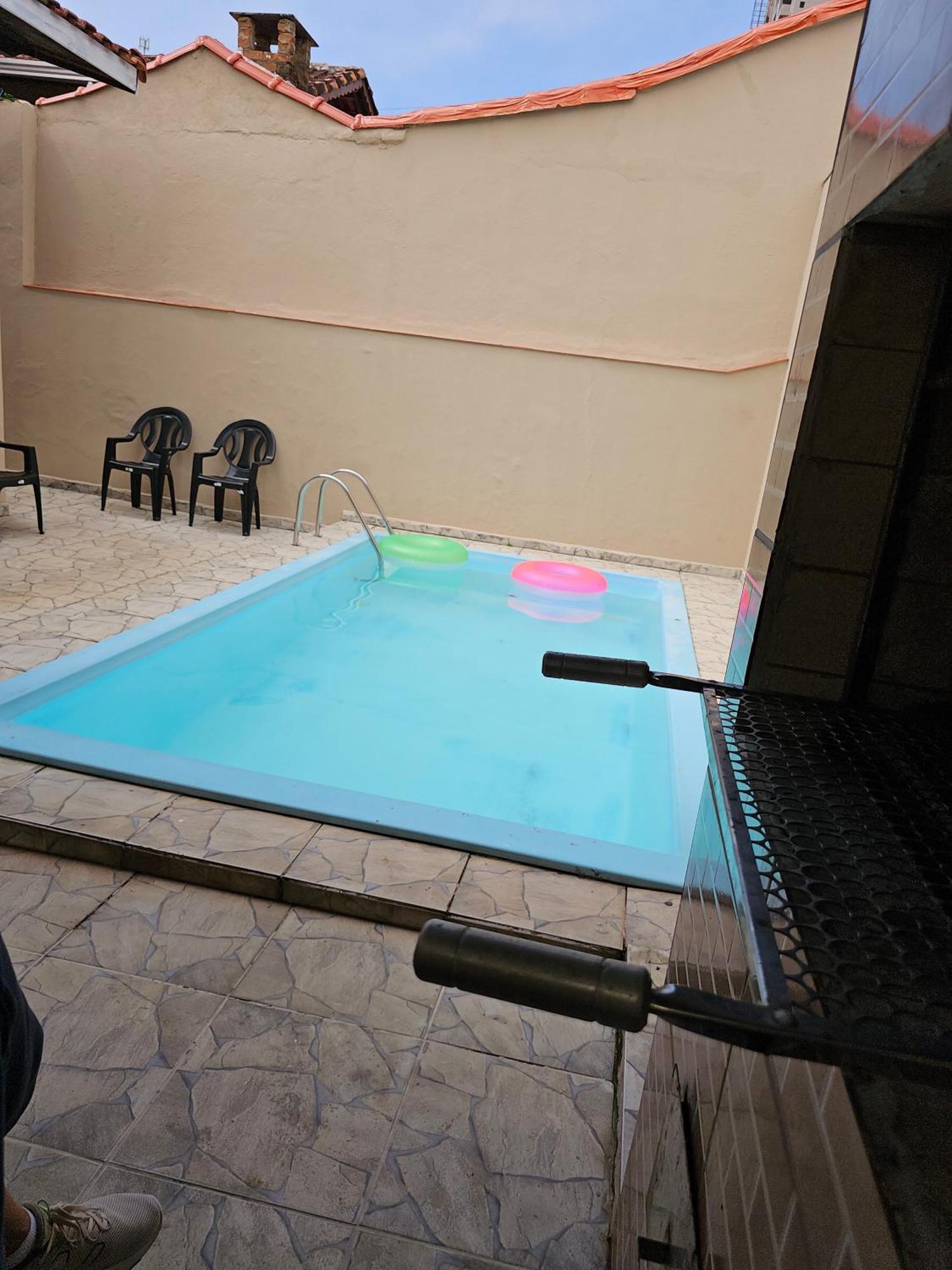 Casa Maravilhosa E Ampla Pe Na Areia Com Piscina, Area Gourmet Com Churrasqueira Em Deck Coberto Frente A Piscina, 4 Quartos Confortaveis E Espacosos, Sendo 2 Suites, Cozinha Americana E Sala De Jantar, Ampla Garagem Para 6 Carros - Mercado Na Rua Da Praia Grande  Exterior foto
