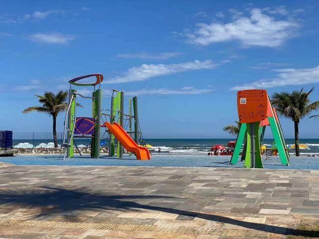 Casa Maravilhosa E Ampla Pe Na Areia Com Piscina, Area Gourmet Com Churrasqueira Em Deck Coberto Frente A Piscina, 4 Quartos Confortaveis E Espacosos, Sendo 2 Suites, Cozinha Americana E Sala De Jantar, Ampla Garagem Para 6 Carros - Mercado Na Rua Da Praia Grande  Exterior foto
