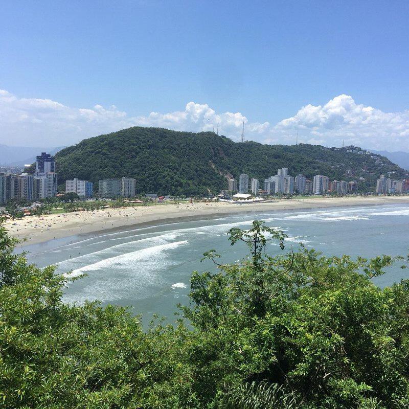 Casa Maravilhosa E Ampla Pe Na Areia Com Piscina, Area Gourmet Com Churrasqueira Em Deck Coberto Frente A Piscina, 4 Quartos Confortaveis E Espacosos, Sendo 2 Suites, Cozinha Americana E Sala De Jantar, Ampla Garagem Para 6 Carros - Mercado Na Rua Da Praia Grande  Exterior foto